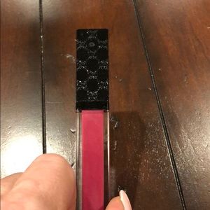 Lip lacquer